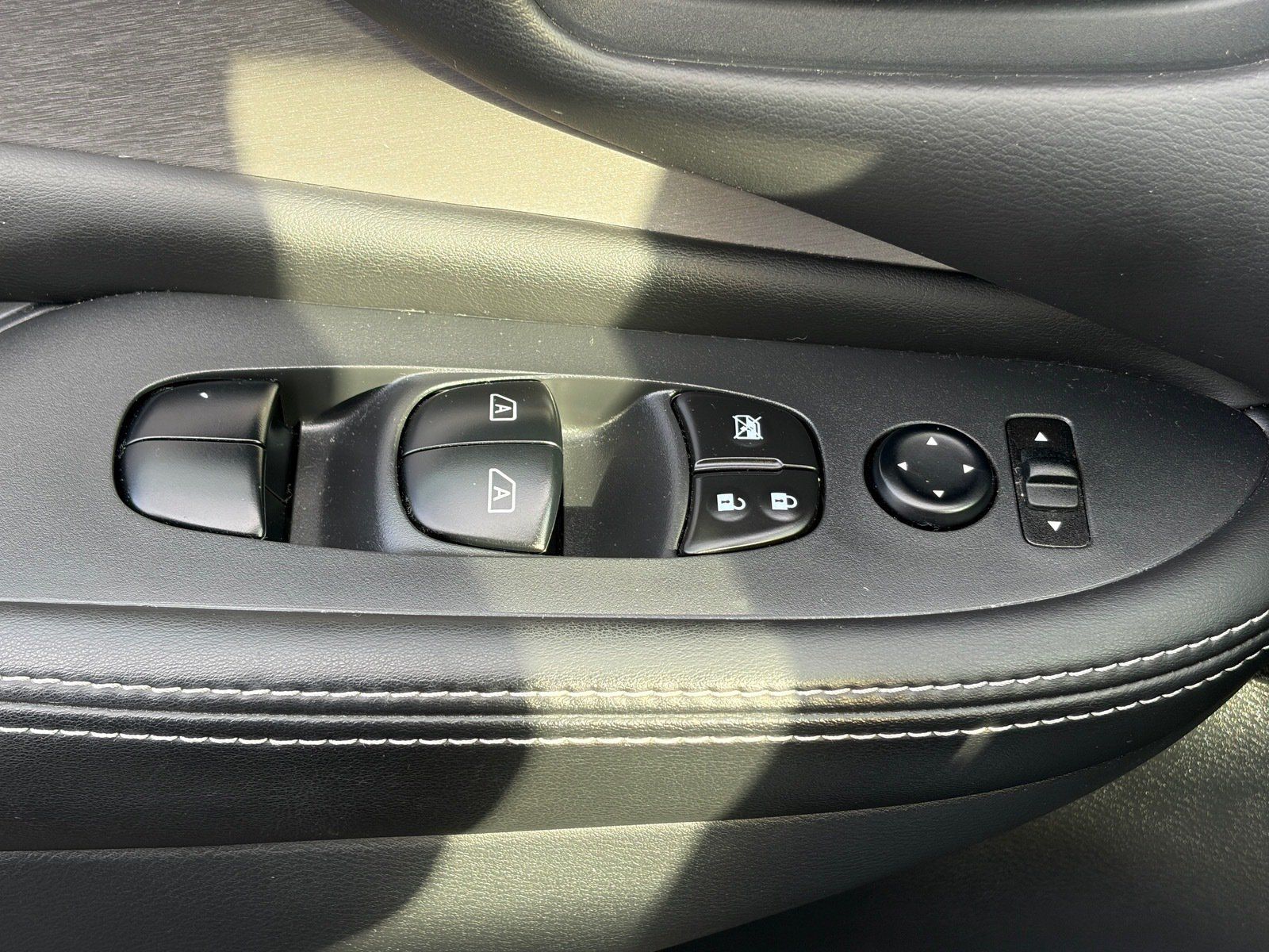 Used 2019 Nissan Murano SV w/ Premium Package AWD/4WD image 6