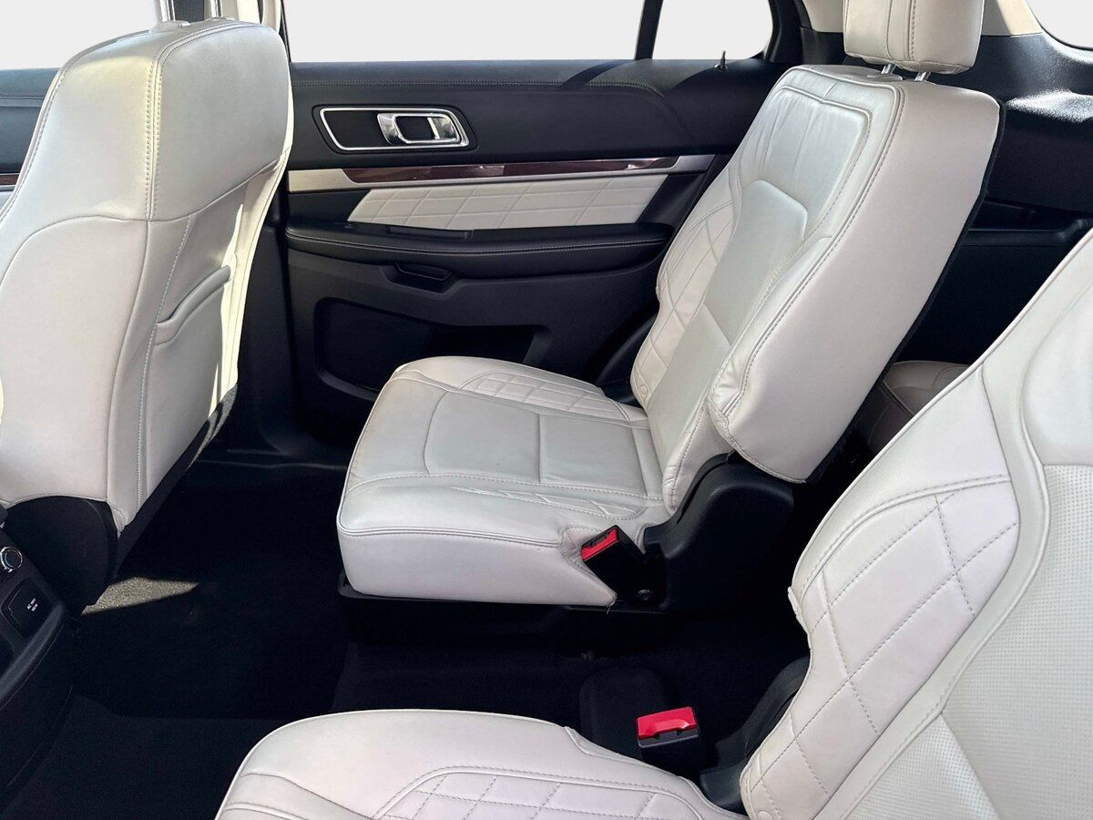 Used 2019 Ford Explorer Platinum AWD/4WD image 14