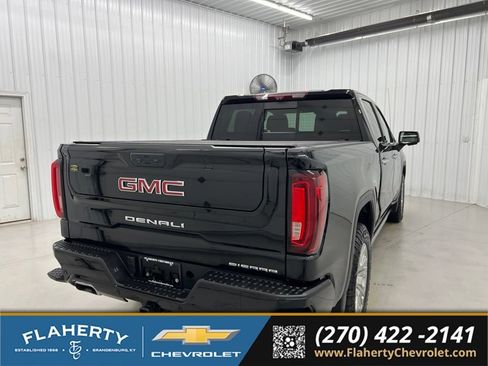 Used 2023 GMC Sierra 1500 Denali w/ Technology Package AWD/4WD image 3