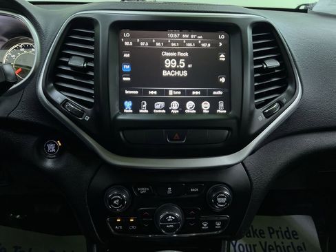 Used 2014 Jeep Cherokee Trailhawk w/ Comfort/Convenience Group AWD/4WD image 22
