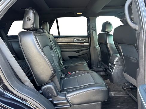 Used 2017 Ford Explorer Platinum image 18