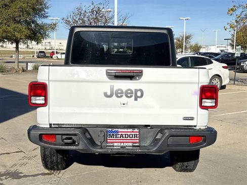 Used 2023 Jeep Gladiator Overland image 5