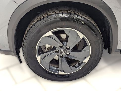 Used 2025 Nissan Rogue SV image 9