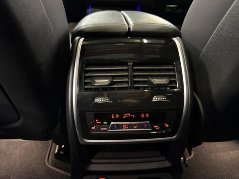 Used 2024 BMW X7 xDrive40i w/ M Sport Package AWD/4WD image 18