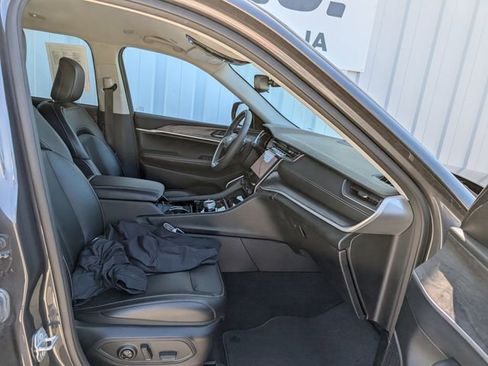 Used 2023 Jeep Grand Cherokee L Limited AWD/4WD image 21