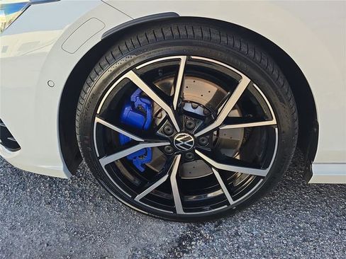 Used 2022 Volkswagen Golf R image 7