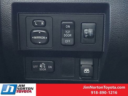 Used 2017 Toyota Tundra SR5 w/ SR5 Upgrade Package image 24