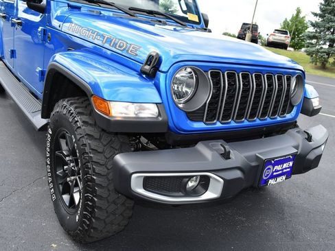 Used 2025 Jeep Gladiator Sport AWD/4WD image 2