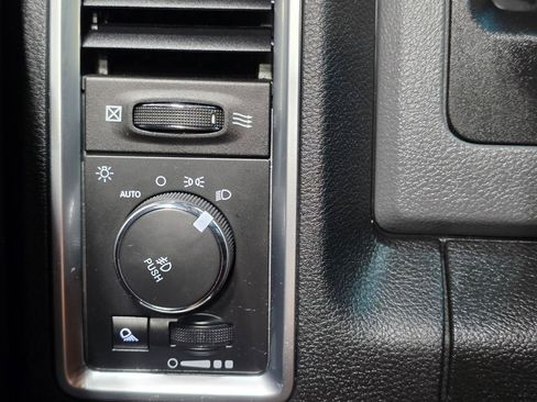Used 2018 RAM 1500 Big Horn AWD/4WD image 36