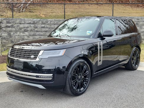 Used 2024 Land Rover Range Rover SE image 1