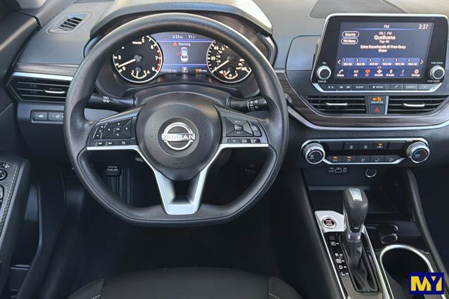 Used 2024 Nissan Altima 2.5 SV FWD image 16