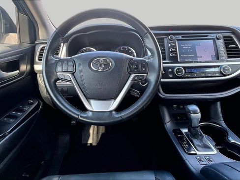 Used 2018 Toyota Highlander XLE FWD image 6