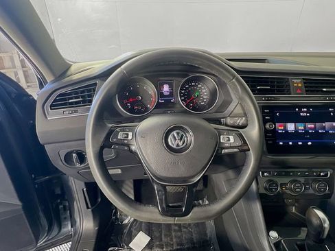 Used 2020 Volkswagen Tiguan SE w/ Panoramic Sunroof Package image 15