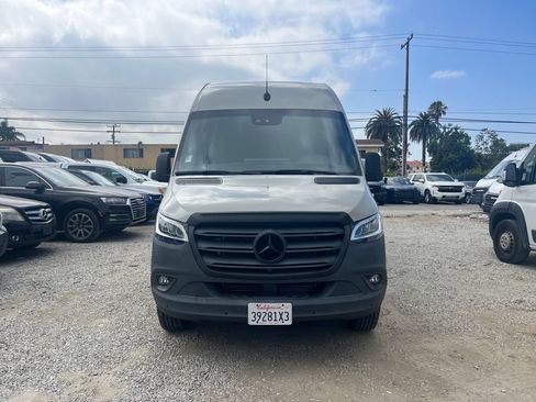 Used 2023 Mercedes-Benz Sprinter 2500 image 2