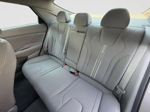 Used 2021 Hyundai Elantra SEL w/ Convenience + Premium Package FWD image 15