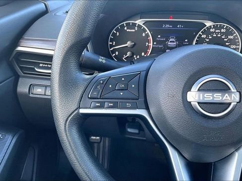 Used 2024 Nissan Altima 2.5 SV image 11