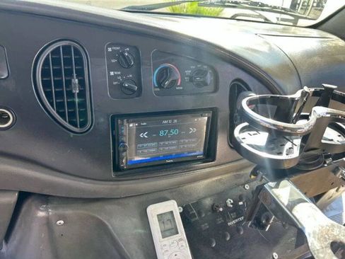 Used 2006 Ford E-350 and Econoline 350 Super Duty image 59