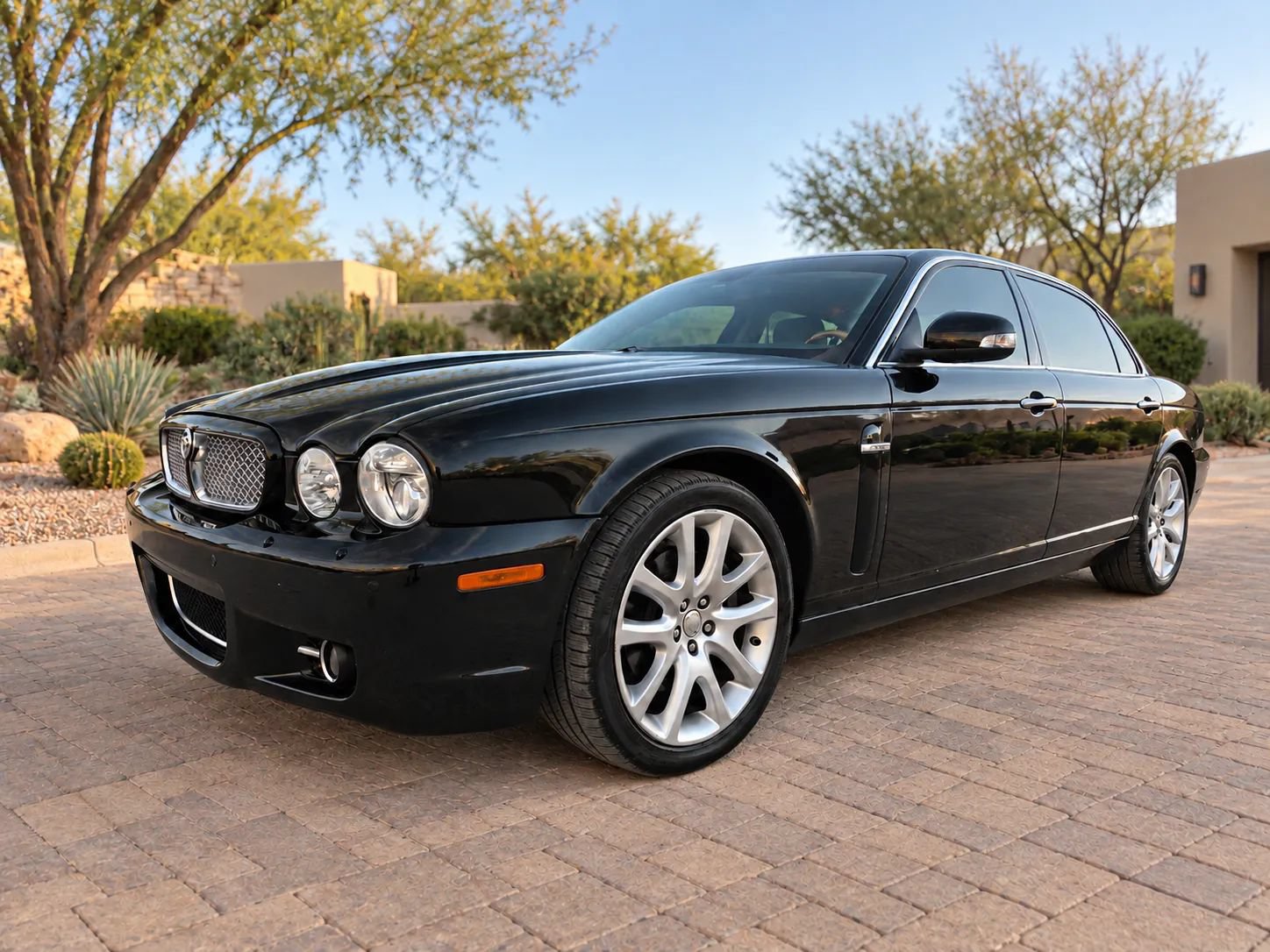 Used 2009 Jaguar XJ8 RWD image 1