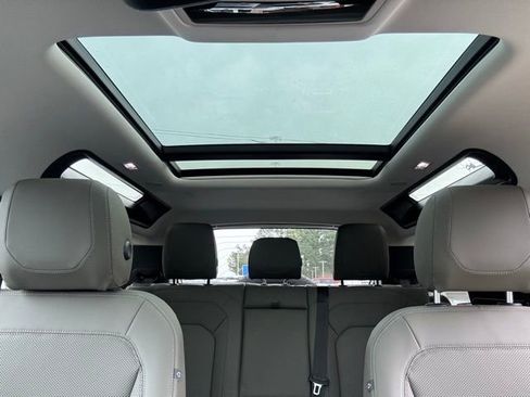 Used 2023 Land Rover Defender 90 S image 14