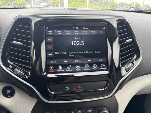 Used 2019 Jeep Cherokee Limited AWD/4WD image 13