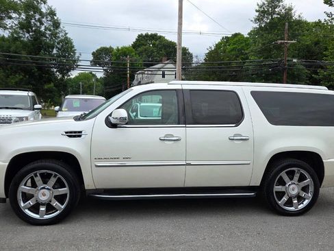 Used 2010 Cadillac Escalade ESV Luxury AWD/4WD image 8