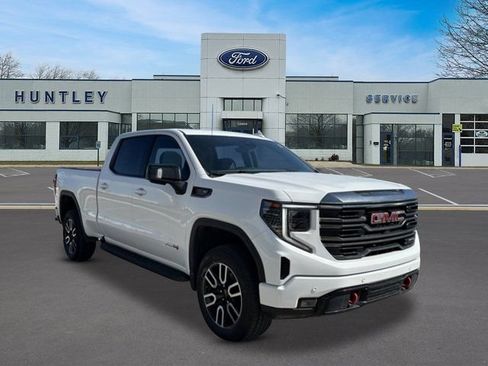 Used 2024 GMC Sierra 1500 AT4 w/ Technology Package AWD/4WD image 4