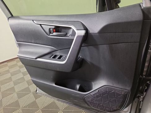Used 2019 Toyota RAV4 LE w/ Carpet Mat Package AWD/4WD image 27