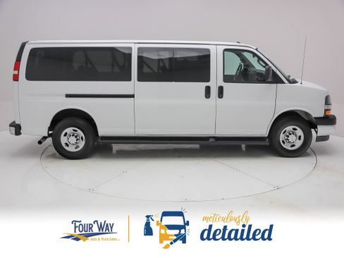 Used 2019 Chevrolet Express 3500 LT w/ LT Preferred Equipment Group RWD image 2