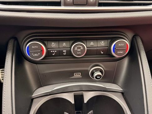 Used 2025 Alfa Romeo Stelvio Sprint image 15