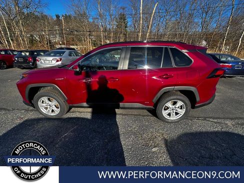 Used 2019 Toyota RAV4 LE w/ Carpet Mat Package image 6