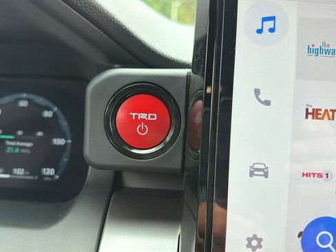 Used 2025 Toyota Tacoma TRD Sport AWD/4WD image 27