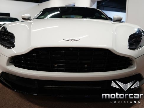 Used 2018 Aston Martin DB11 Coupe image 10