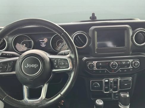 Used 2020 Jeep Gladiator Overland w/ LED Lighting Group AWD/4WD image 11