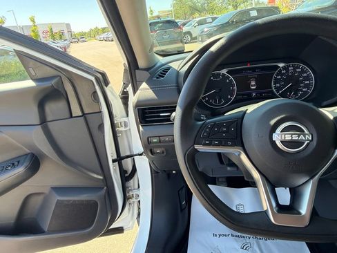 Used 2025 Nissan Sentra SV FWD image 24