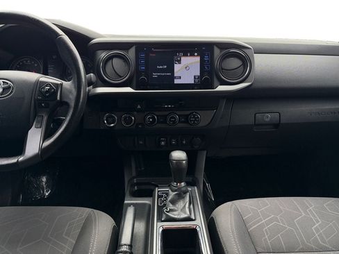 Used 2018 Toyota Tacoma TRD Off-Road AWD/4WD image 12