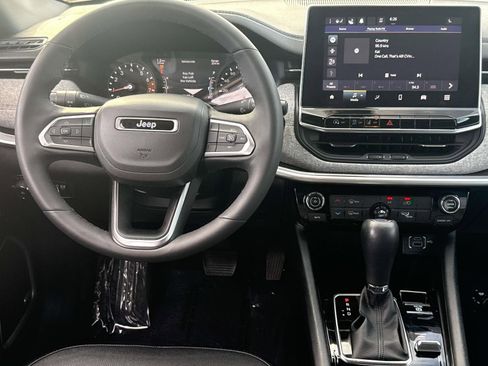 Used 2023 Jeep Compass Latitude w/ Sun and Sound Group image 10