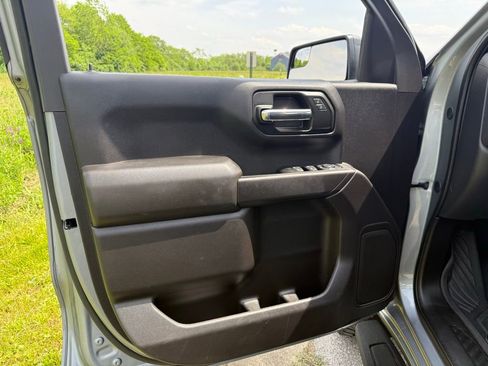 Used 2024 Chevrolet Silverado 1500 Custom Trail Boss w/ LPO, Dark Essentials Package AWD/4WD image 9