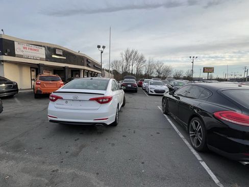 Used 2015 Hyundai Sonata SE image 7