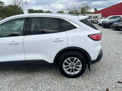 Used 2020 Ford Escape SE image 5