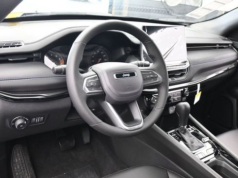 New 2026 Jeep Compass Latitude image 13
