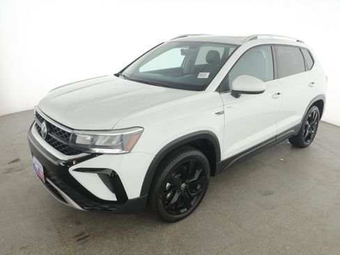 Used 2022 Volkswagen Taos SE image 3