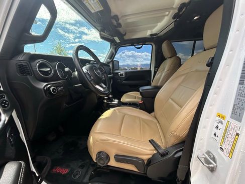 Used 2018 Jeep Wrangler Unlimited Sahara AWD/4WD image 13