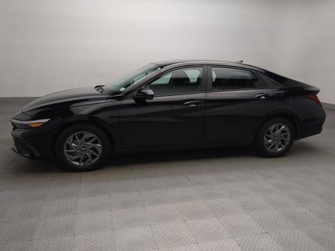 Used 2024 Hyundai Elantra Blue FWD image 2