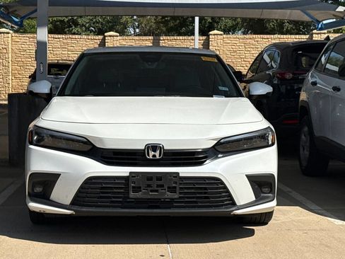 Used 2024 Honda Civic Touring image 2
