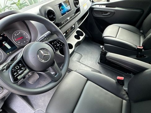 Used 2024 Mercedes-Benz Sprinter 3500 image 6