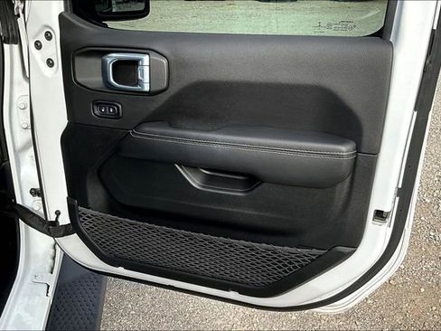 Used 2021 Jeep Wrangler Unlimited Sahara image 24