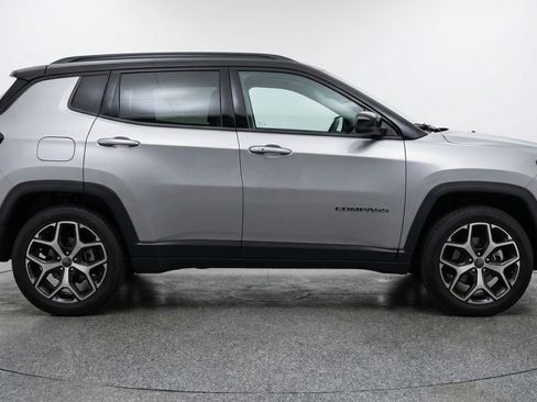 Used 2025 Jeep Compass Limited image 11