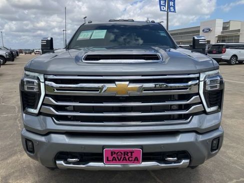 Used 2025 Chevrolet Silverado 3500 High Country w/ High Country Premium Package AWD/4WD image 2