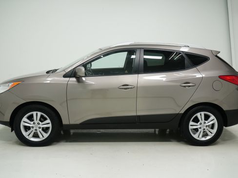 Used 2011 Hyundai Tucson GLS image 7