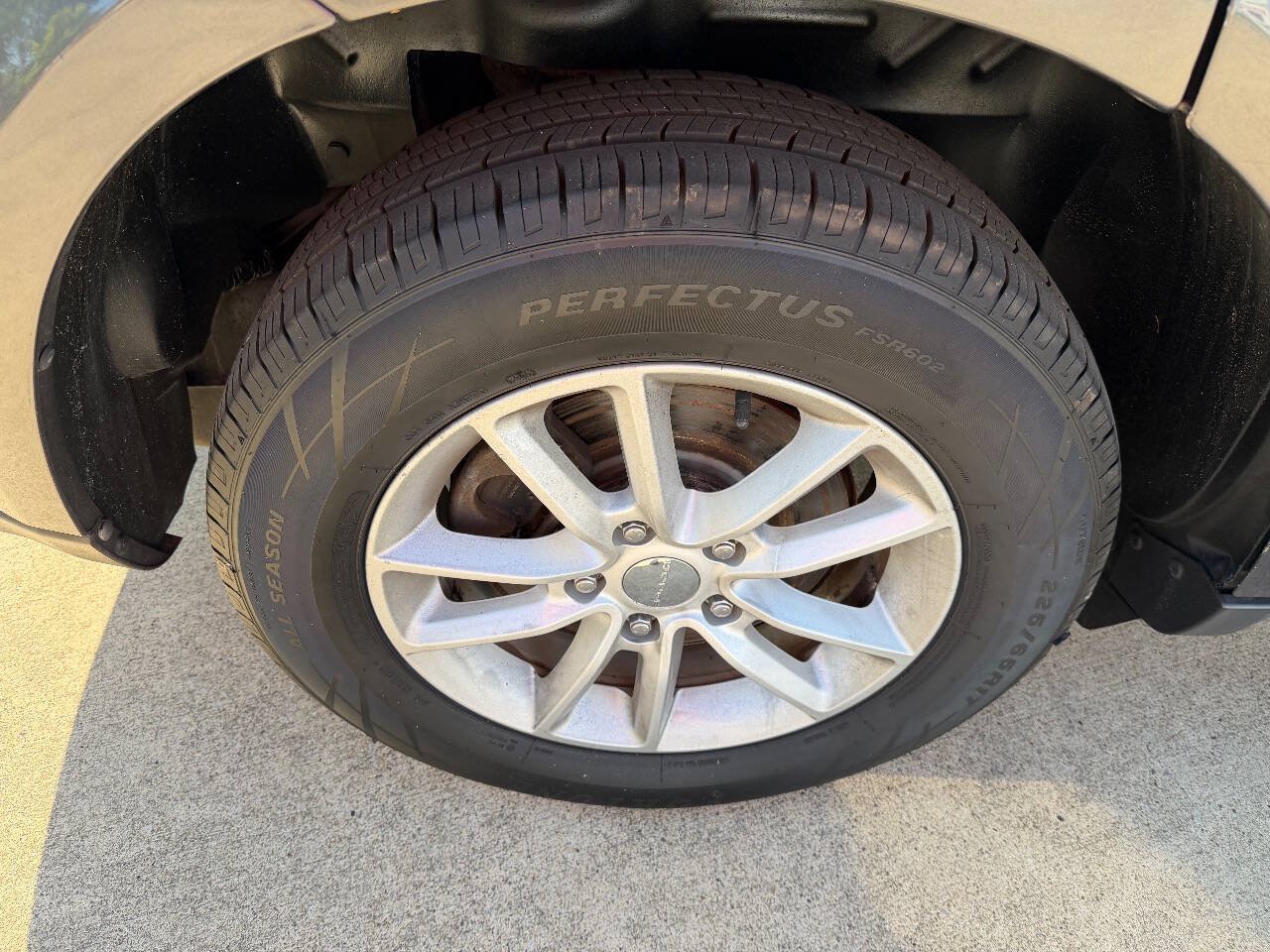 Used 2017 Dodge Journey SXT FWD image 8
